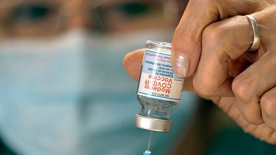 “Se trataría de una dosis de refuerzo anual para que las personas eviten tener que inocularse dos o tres veces en invierno”, dijo Bancel, consejero del laboratorio. / Foto: Orlando Pelichotti