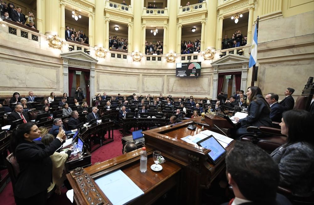 Ambos proyectos, considerados cruciales por la administración libertaria para torcer el rumbo de una Argentina en crisis. Foto NA: COMUNICACION SENADO