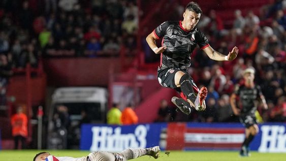 NOTICIAS ARGENTINAS BAIRES, ABRIL 15: Escena del partido que jugaron Barracas Central y Argentinos Jrs. Foto NA: PRENSA BARRACAS