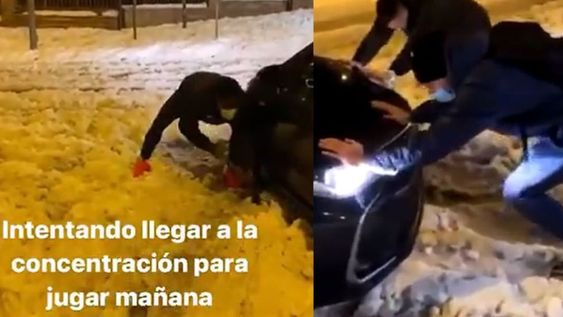 Los futbolitas debieron desatascar los autos que había enviado la Liga
