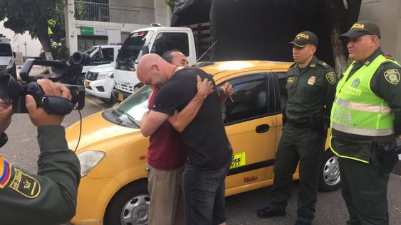 Un ex DT del Tomba olvidó una importante suma de dólares en un taxi y se la devolvieron
