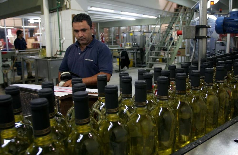 La Coviar se reunirá con Fernando Vilella con el objetivo de eliminar las retenciones al vino.