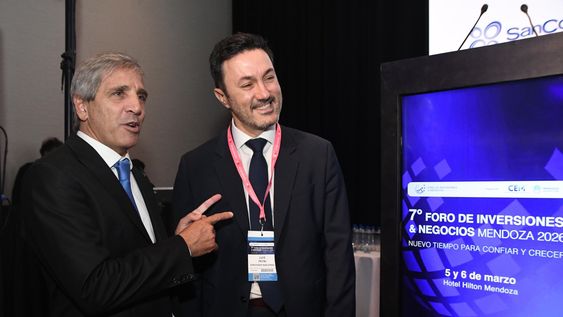 El legislador de La Libertad Avanza destacó el superávit fiscal y la baja de la inflación durante la apertura del evento empresarial en Mendoza. El legislador de La Libertad Avanza destacó el superávit fiscal y la baja de la inflación durante la apertura del evento empresarial en Mendoza.