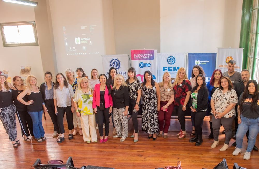 Emprendedoras y empresarias adquirieron herramientas de triple impacto en una charla