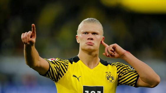 Erling Haaland, en la mira de muchos clubes, podría inclinarse por el Manchester United.