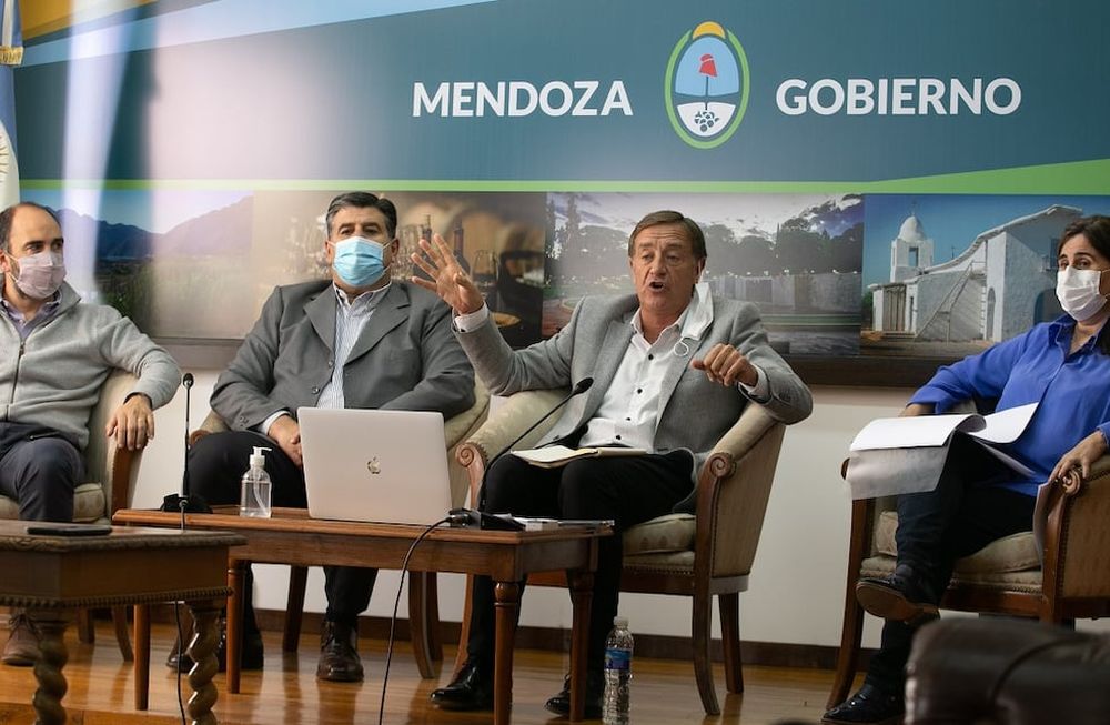 En la reunión virtual que mantuvieron este lunes el gobernador Rodolfo Suarez y los intendentes se decidió endurecer la restricción de circulación vigente en la provincia.