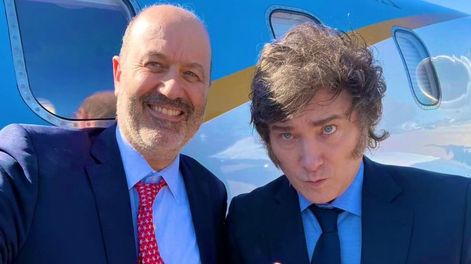 Federico Sturzenegger junto a Javier Milei. Foto archivo