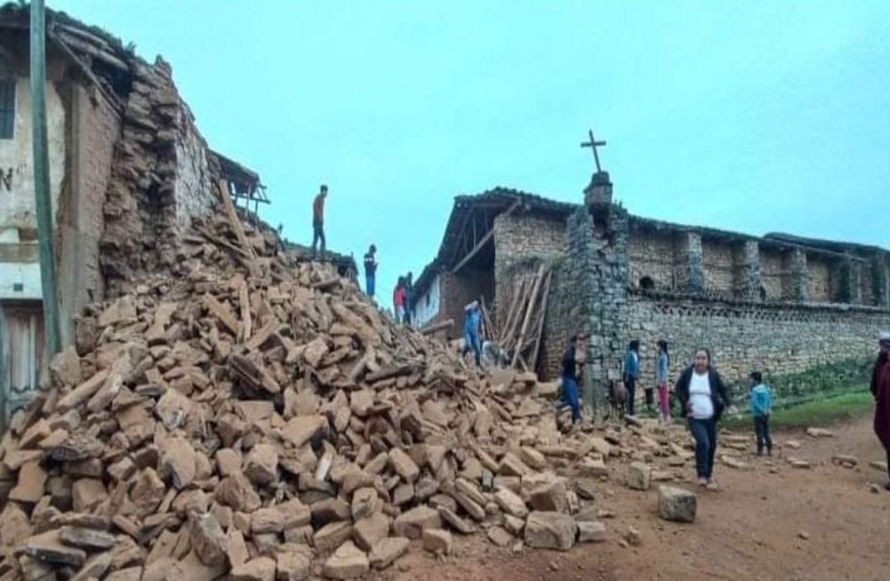 La reconocida torre de la Iglesia de La Jalca Grande, construida en el siglo XVI y y considerada Patrimonio Histórico del Perú, quedó derrumbada por el sismo (Gentileza)