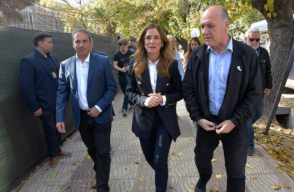 Ministra de Desarrollo Social de la Nación, Victoria Tolosa Paz, anunció línea de crédito y subsidios para viñateros junto con la Corporación Vitivinícola Argentina (Coviar), cuyo presidente es Mario González , presidente del Instituto Nacional de Vitivinicultura (INV), Martín Hinojosa y a Guillermo Carmona como precandidato a gobernadorFoto: Orlando Pelichotti