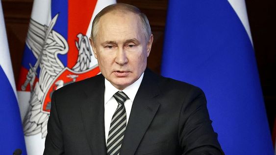 Putin llamó al ejército ucraniano a derrocar a Zelenski y tildó al presidente de “drogadicto” y “neonazi”(vía AP/Archivo)