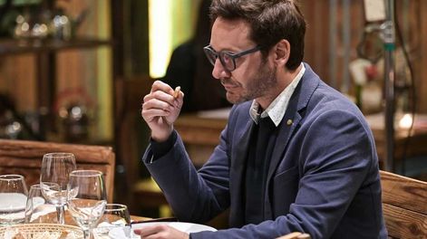 Los Andes | Benjamín Vicuña es Santiago Luna, que recibe una noticia durísima sobre su salud.