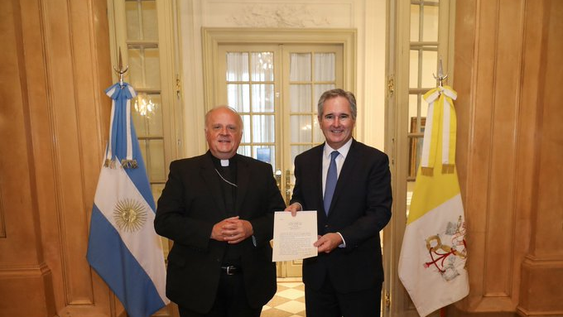 El Canciller Pablo Quirno recibió hoy copia de cartas credenciales del nuevo Nuncio Apostólico en Argentina, Monseñor Michael Wallace Banach.