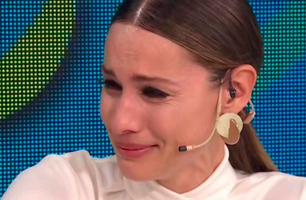 Pampita rompió en llanto por su agotamiento.