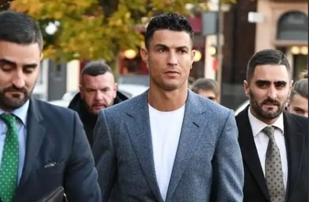 Cristiano Ronaldo, con sus dos guardaespaldas gemelos de Portugal, que sirvieron en Afganistán.