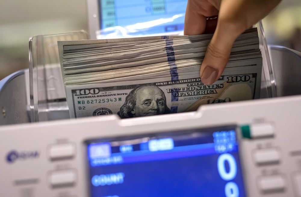 El dólar subió 13 centavos y volvió a cerrar por encima de los $ 60