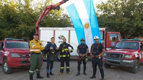 Cada unidad dentro del Cuerpo de Bomberos tiene a efectivosespecializados en rescate con cuerdas, buceo, pericias o materiales peligrosos.