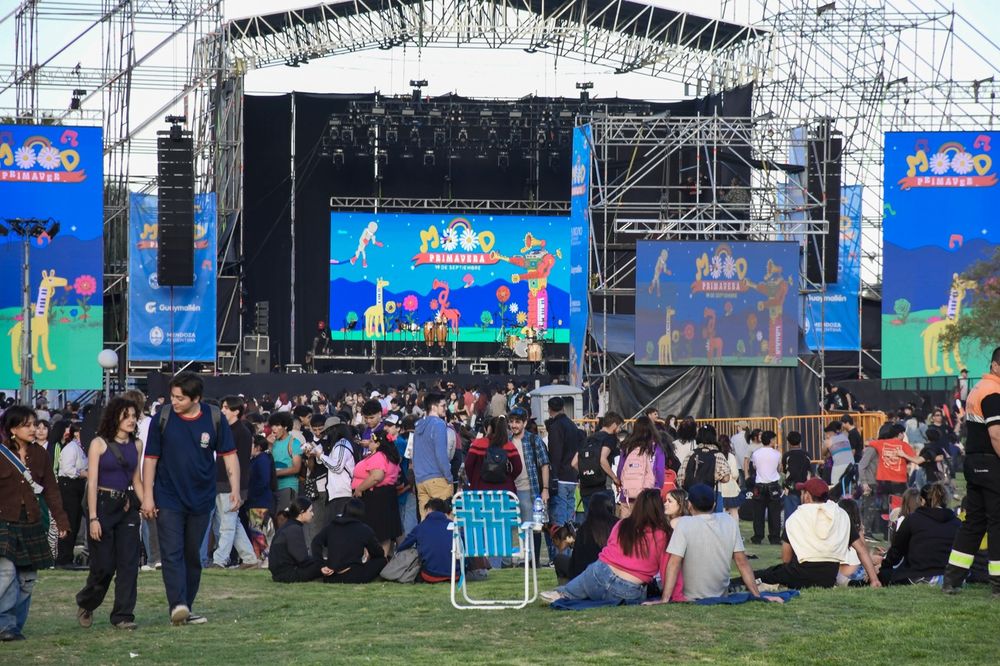 El día viernes, el predio de la Virgen fue sede del festival Mood Primavera, que reunió a miles de mendocinos para celebrar la llegada de la primavera y festejo del Día del Estudiante con música en vivo.