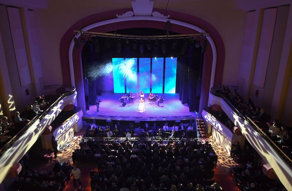 El teatro Mendoza, una de las salas de la Ciudad que podría volver a tener actividad si prospera el pedido del intendente capitalino, Ulpiano Suárez.Foto: Marcelo Rolland / Los Andes