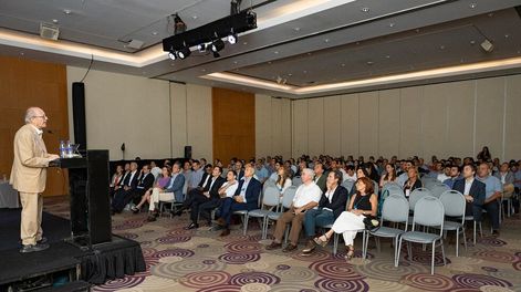 Los Andes | Ante una atenta audiencia, Banco Supervielle presentó el Informe Anual Vitivinícola en el marco del Foro de Inversiones y Negocios. Foto: Cristian Lozano (Gentileza)
