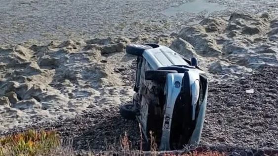 En Peugeot 207 volcó en La Paz y falleció su conductor.