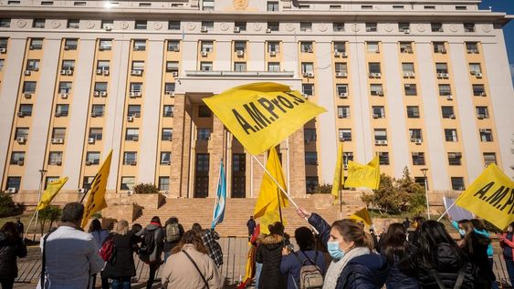 Trabajadores de la salud protestarán por las calles de Mendoza y Casa de Gobierno reclamando aumento salarial.Foto: Ignacio Blanco / Los Andes