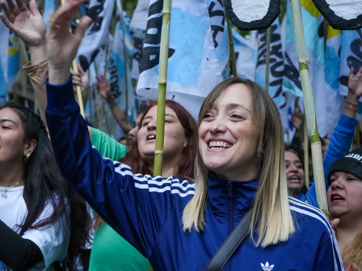 La senadora Anabel Fernández Sagasti, marchando junto a La Cámpora. (Archivo)