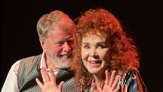 Mario Pasik y Patricia Palmer estarán esta noche en el Teatro Plaza con Adán y Eva, un amor de aquellos.