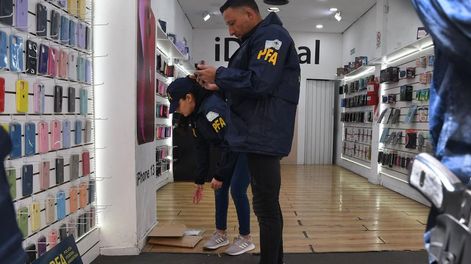 Incautaron US$ 800.000 en dos casas de cambio clandestinas en Buenos Aires.