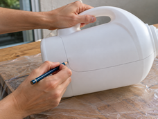 antes de tirar los envases de detergente, mira estas 7 ideas para reciclarlos y convertirlos en cosas utiles para la casa