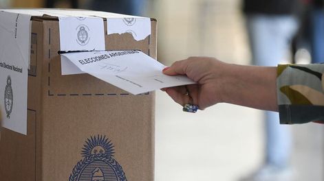 Los Andes | Para que los extranjeros residentes de Mendoza puedan votar, deben empadronarse cada dos años. Un grupo de migrantes autoconvocados presentó una proyecto de modificación de ley para que esta situación cambie.