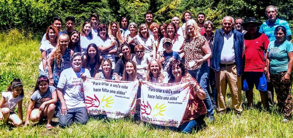 Sufrieron abuso sexual siendo niños, son pareja y viajarán al Mundial con una impactante campaña