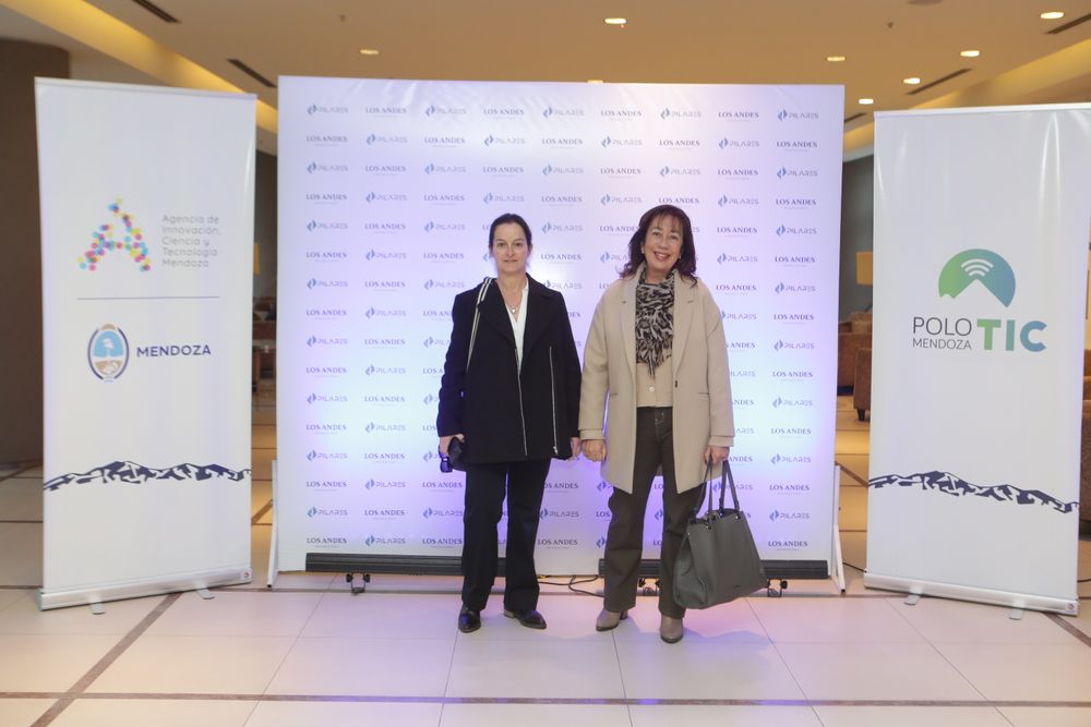 ITU'dan Fabiana Molina ve Gabriela Biondolillo.