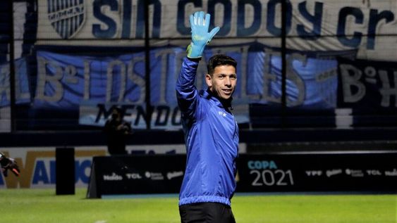 El arquero eligió atajar en la Copa Argentina para Godoy Cruz que ser convocado por la Selección de Paraguay para disputar las Eliminatorias Sudamericanas.