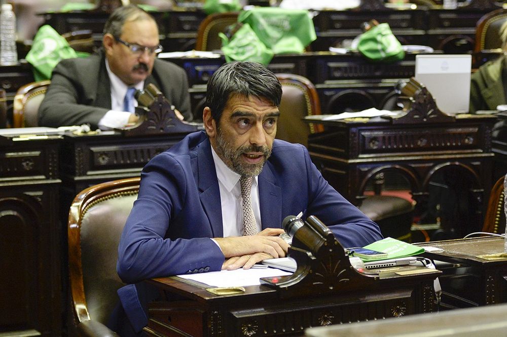 Tras los dichos de Rodolfo Tailhade sobre la esposa de Adorni, el Gobierno Nacional lo denunció por presunto espionaje.