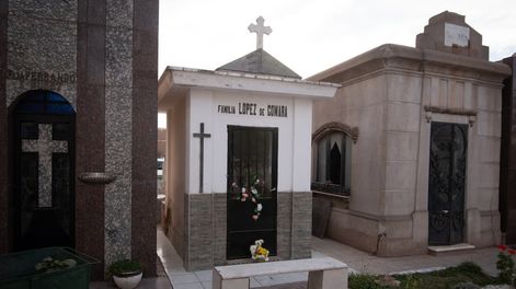 Los Andes | Mausoleo de la familia López de Gomara en el cementerio de GuaymallénFoto: Ignacio Blanco / Los Andes