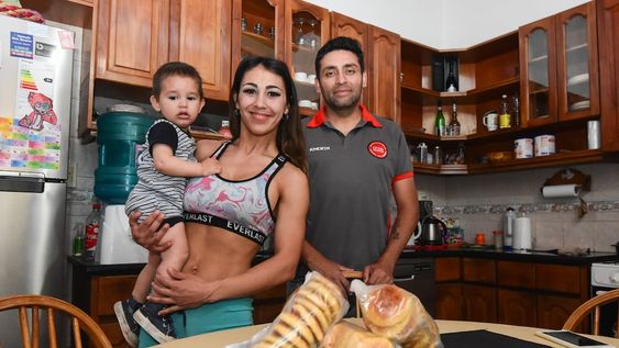 Maira Quiroga es fisicoculturista categoría Bikini Fitness, vende panes protéicos para juntar el dinero para poder competir.Foto: Mariana Villa / Los Andes