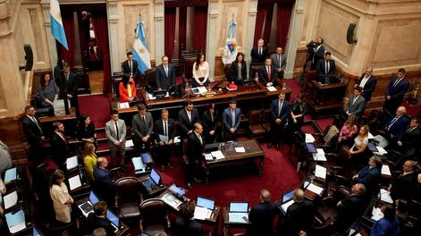 Los Andes | La vicepresidenta Victoria Villarruel, que es a su vez la presidenta del Senado, arriba en el centro, da inicio a la sesión del Senado en el Congreso, en Buenos Aires, Argentina, el jueves 14 de marzo de 2024. Archivo: (AP Foto/Natacha Pisarenko)