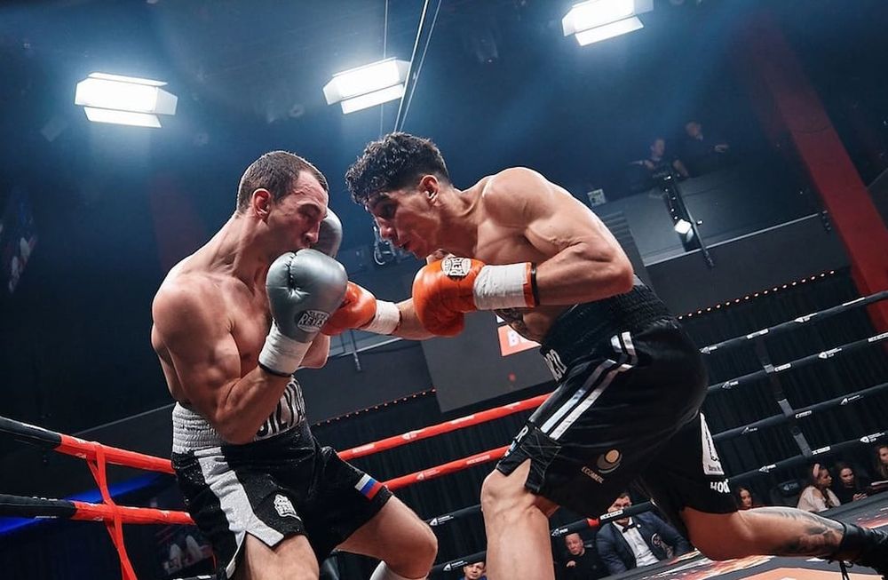 Abraham Buonarrigo perdió por puntos frente a ruso e invicto Paul Silyagin, en un combate disputado a 10 rounds en la ciudad de Ekaterinburg, Rusia./fotos: RCC Boxing Promotions