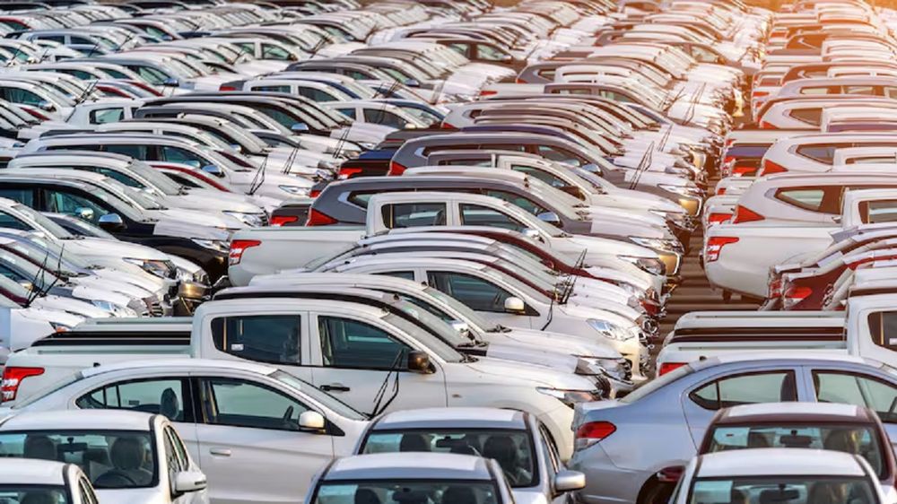 De overheid heeft de import van auto's geliberaliseerd.