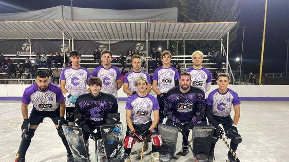 en hockey patin, leonardo murialdo mira a todos desde lo alto de la tabla del apertura
