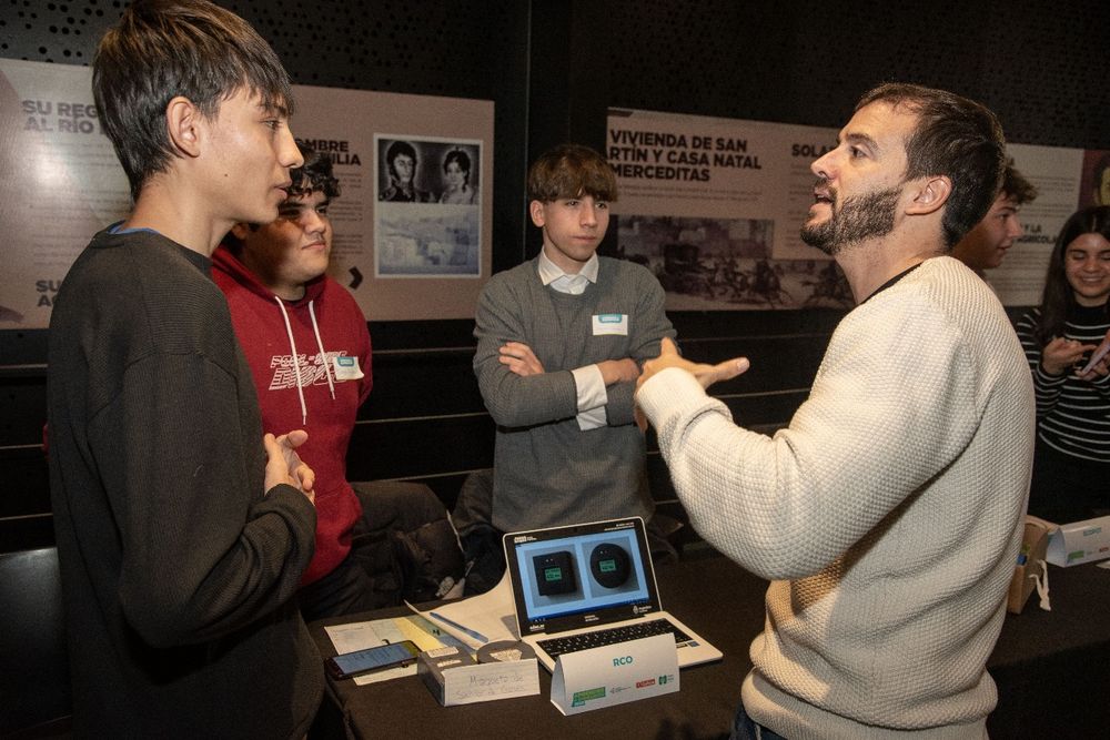Más de 13 mil jóvenes se capacitaron en educación financiera, empleabilidad y emprendimiento gracias a Junior Achievement en Cuyo
