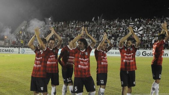 Gimnasia lo dio vuelta en el final y sueña con el ascenso