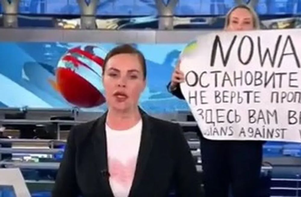 Marina Ovsiannikova, empleada de la empresa televisiva.