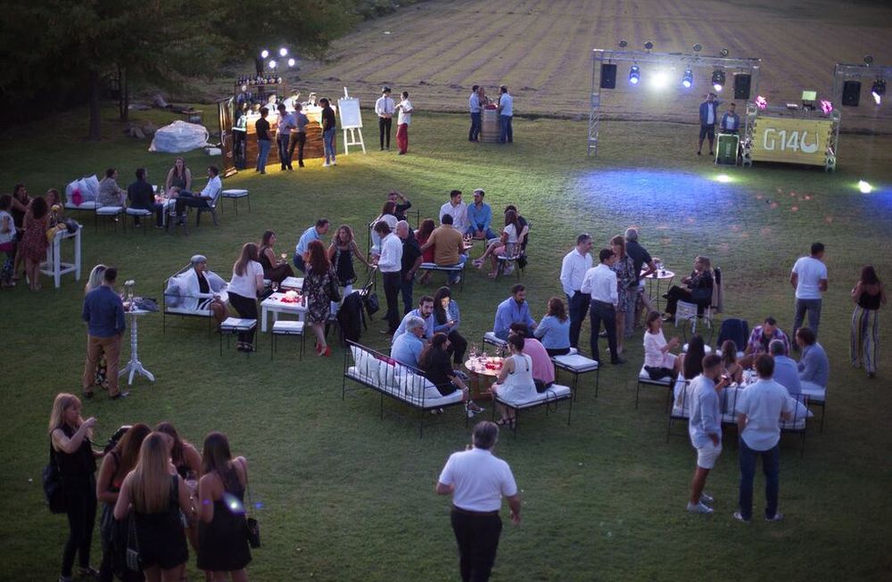 Vení al celebrar al Sunset de San Valentín, organizado por Guarda14 y Bodega Bressia