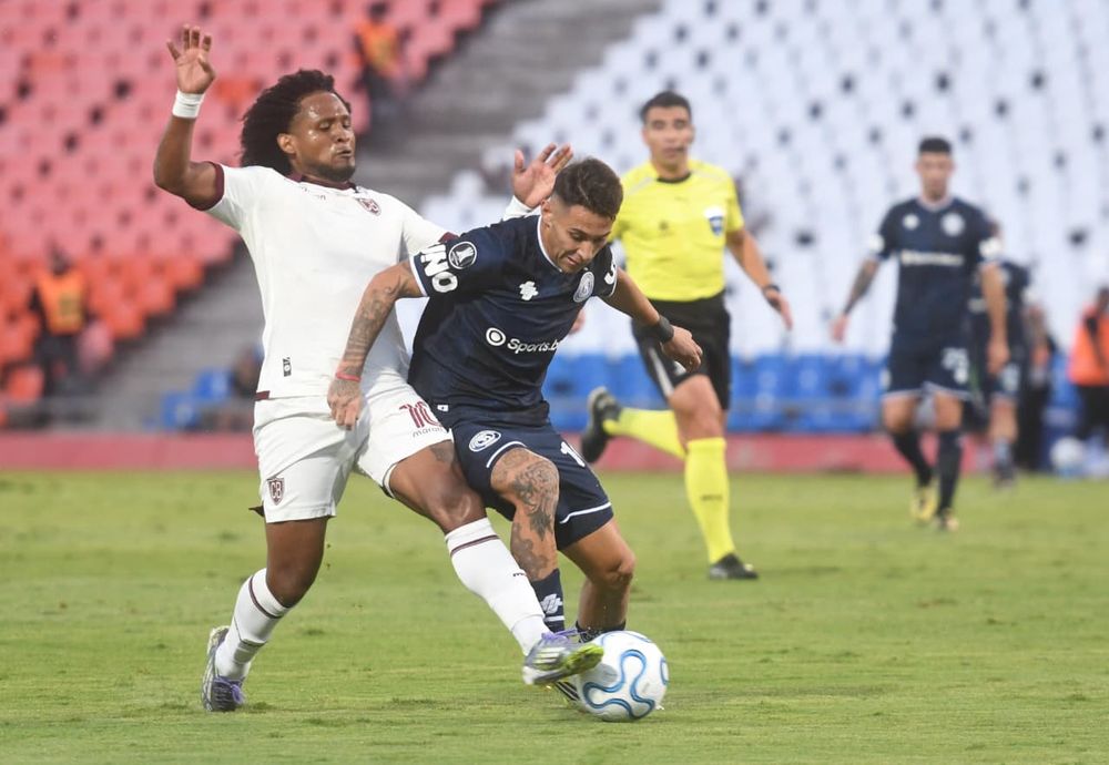 Indeopendiente Rivadavia debutó en la Copa Libertadores. Histórico. Enfrentó a Bolivar por la primera fecha de zona C.&nbsp;