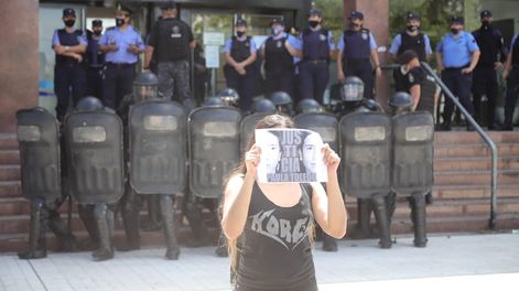 Los Andes | La lectura del fallo no dejó conformes a quienes se habían congregado en los tribunales sureños, que se manifestaron / Gentileza