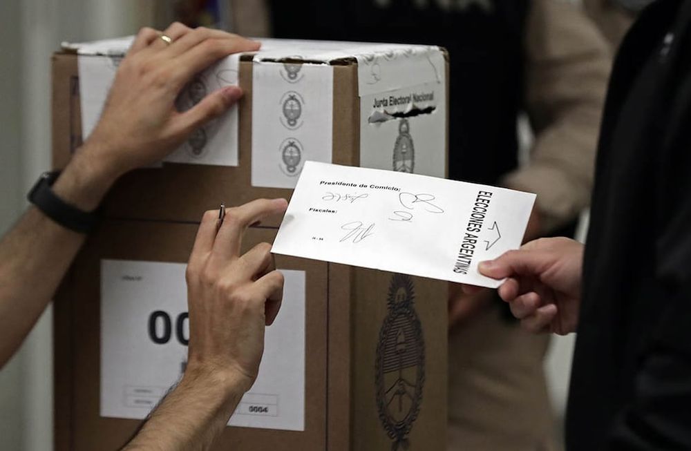 Argentina sigue en este rumbo y seguirá si no cambia su voto populista por otro democrático. Con el populismo está asegurada nuestra pobreza y degradación.