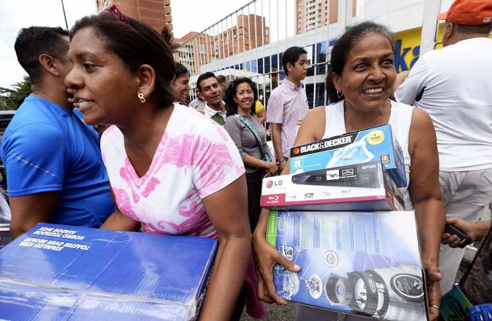 Venezuela: multitudes salen a comprar tras la orden de bajar precios