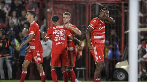 Salomón Rondón festeja uno de los dos tantos con los que River le gana a Huracán por la Liga Profesional.