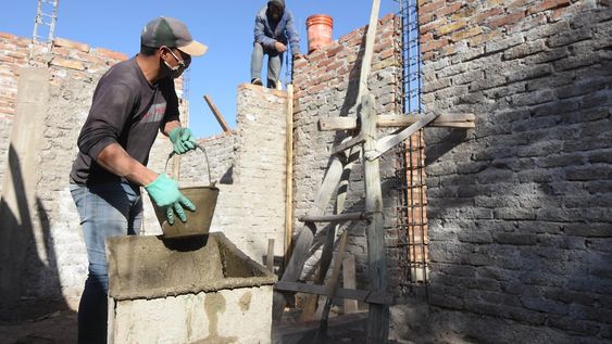 Cada metro cuadrado de construcción cuesta $75.550, en base a los costos de una vivienda económica típica de Mendoza, de ejecución tradicional, de 61 m², con los valores de mercado de este mes.-Foto José Gutierrez / Los Andes